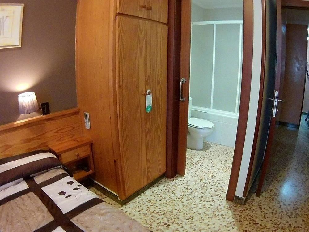 Hostal Fonda Galicia Cardedeu Exterior photo
