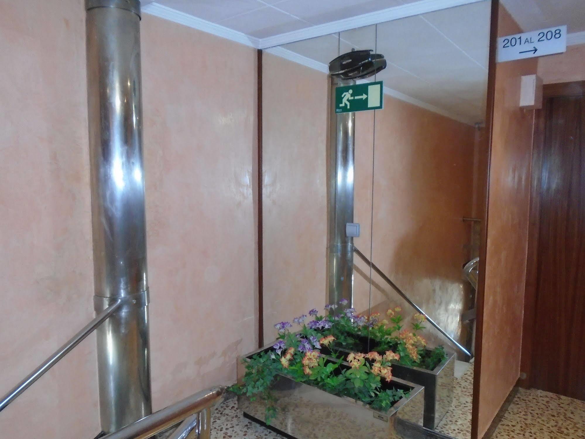 Hostal Fonda Galicia Cardedeu Exterior photo