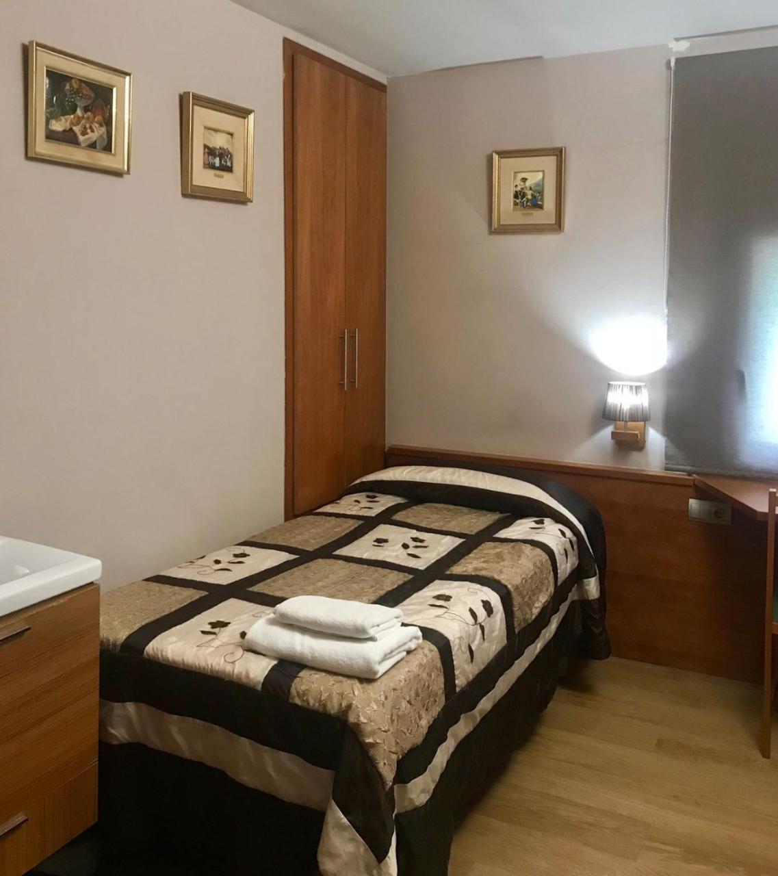 Hostal Fonda Galicia Cardedeu Exterior photo